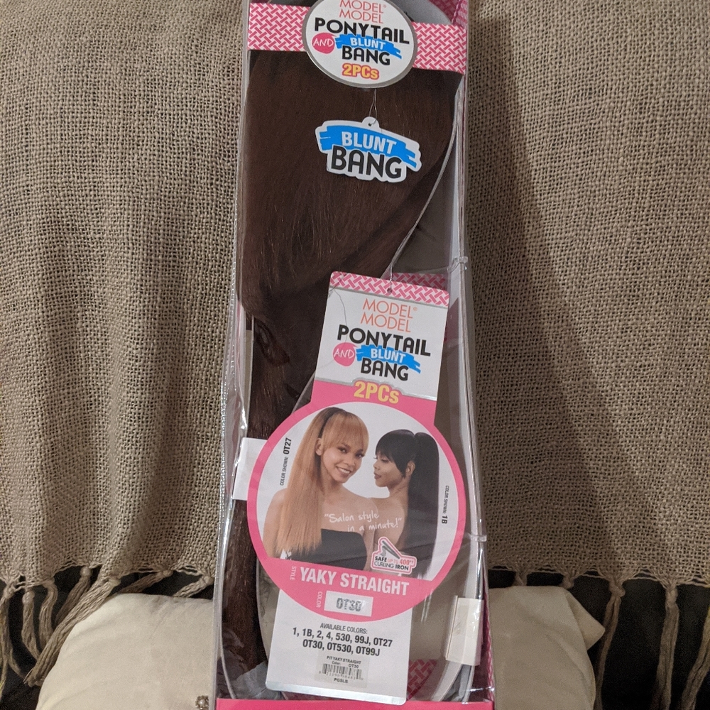 Model Model (Ponytail Blunt Bang 2pcs)